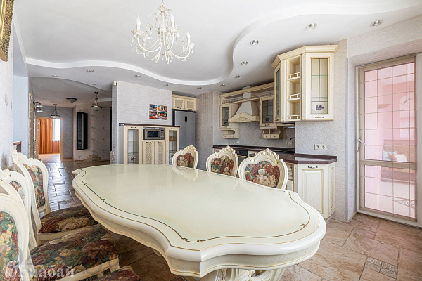 4-к квартира, 150 кв.м. 4-к квартира, 150 кв.м.